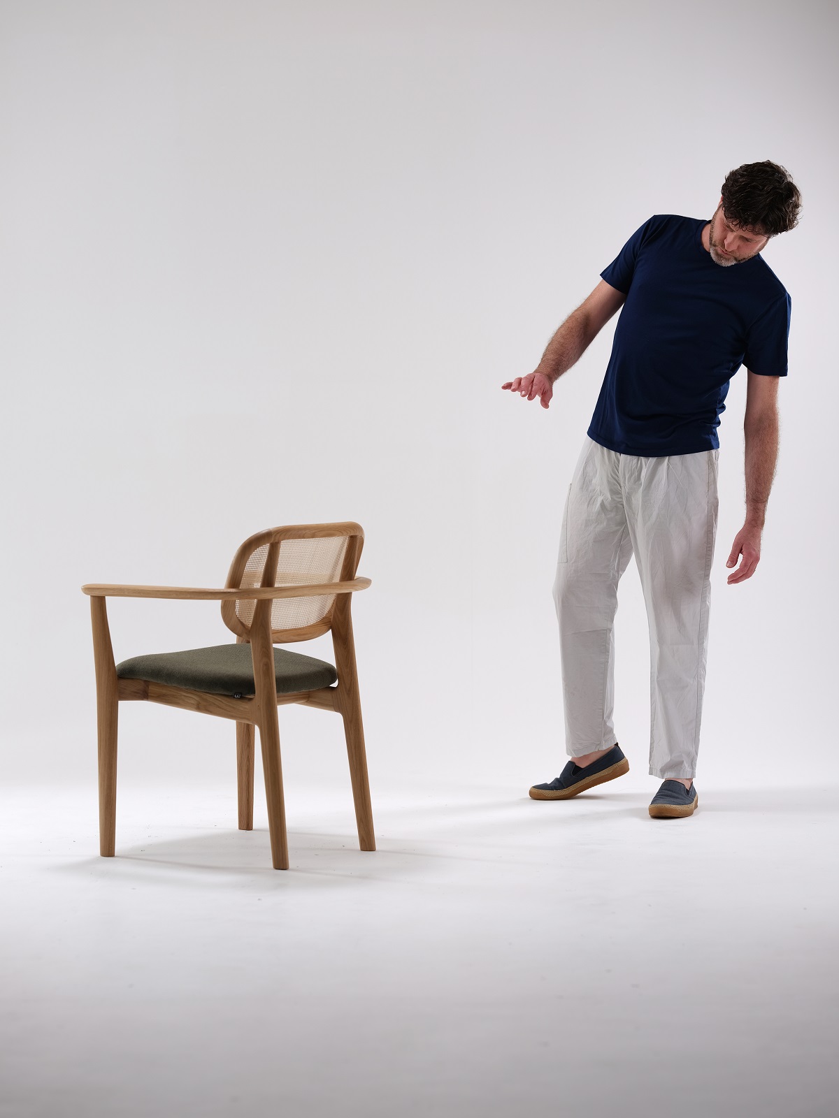 Morgan_Barricane chair in_Oak with designer _Magnus Long
