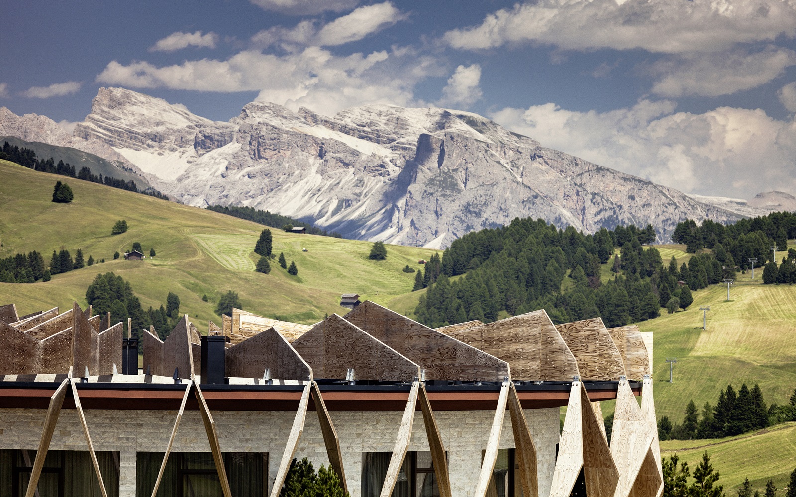 mountain views and architectural detail on the façade of COMO Alpina dolomites