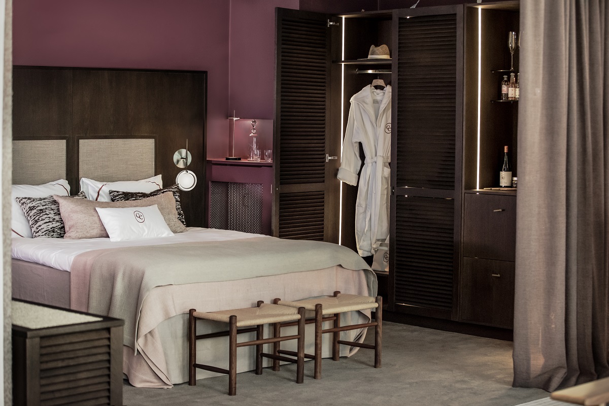 warm browns and dusky pinks in the guestroom at Casa Escandi