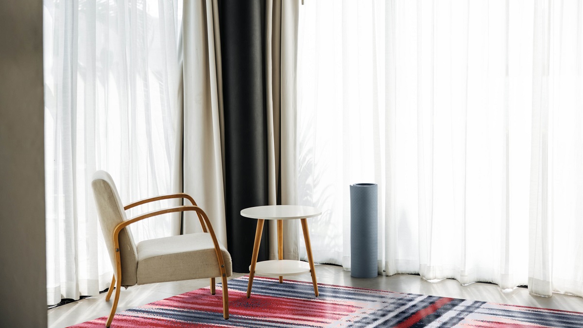chair and table on Modieus Rythmic carpet design