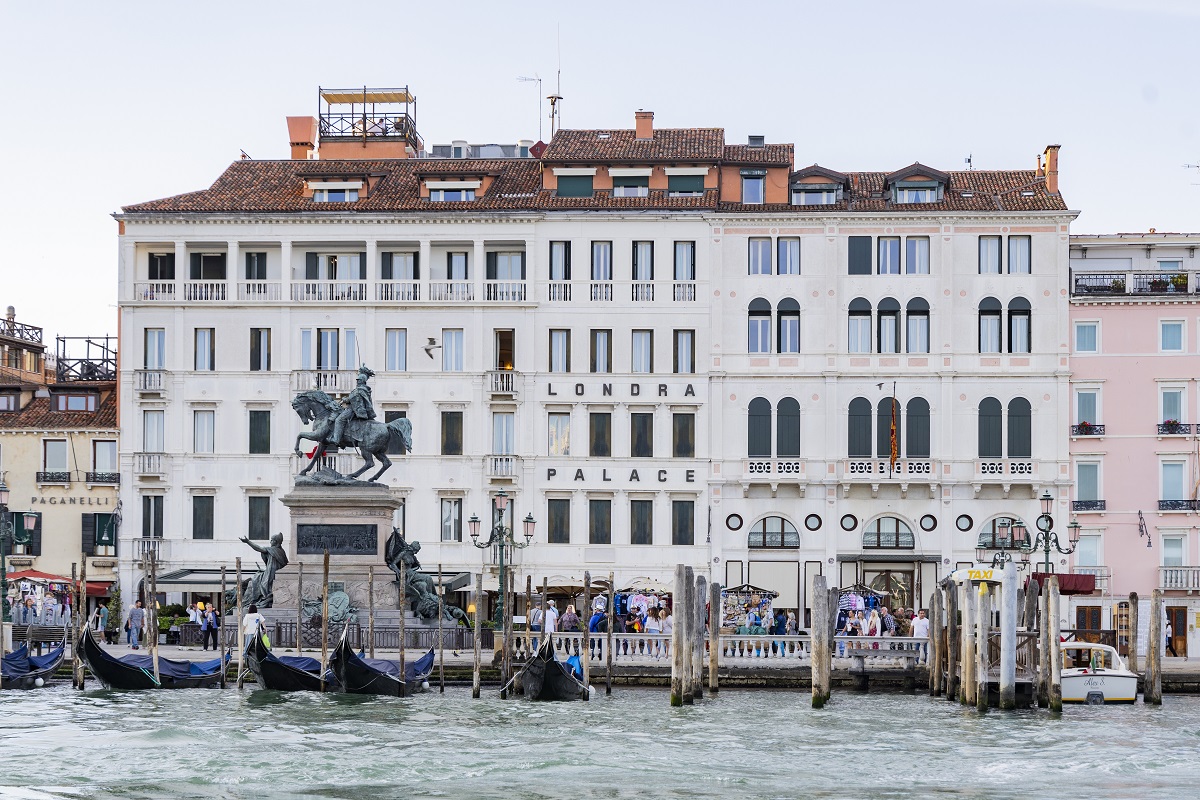 hotel Londra Palace Venezia façade as seen from the canals of Venice