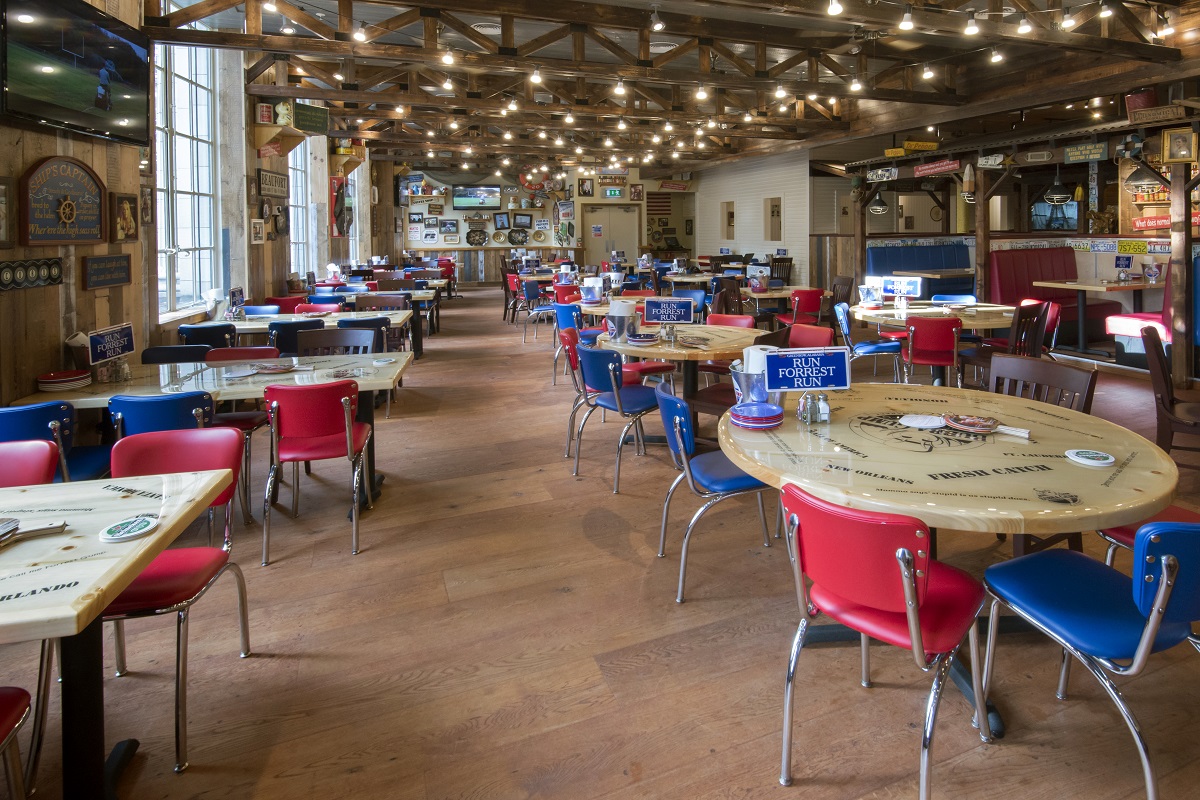 tables and chairs in Bubba Gump restaurant with flooring from The Solid wood Flooring Company