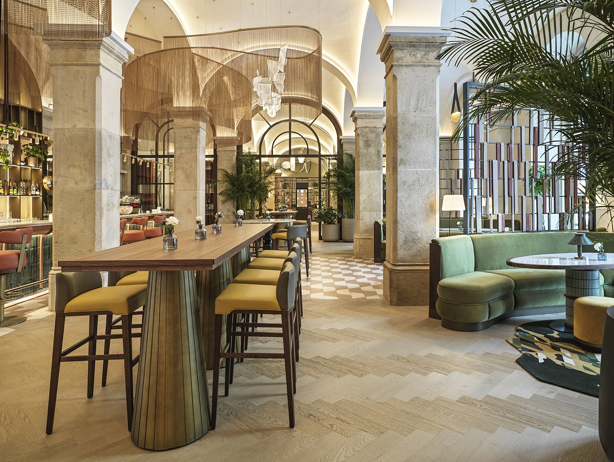 Autograph Collection vienna - arches and pillars in the bar and restaurant space