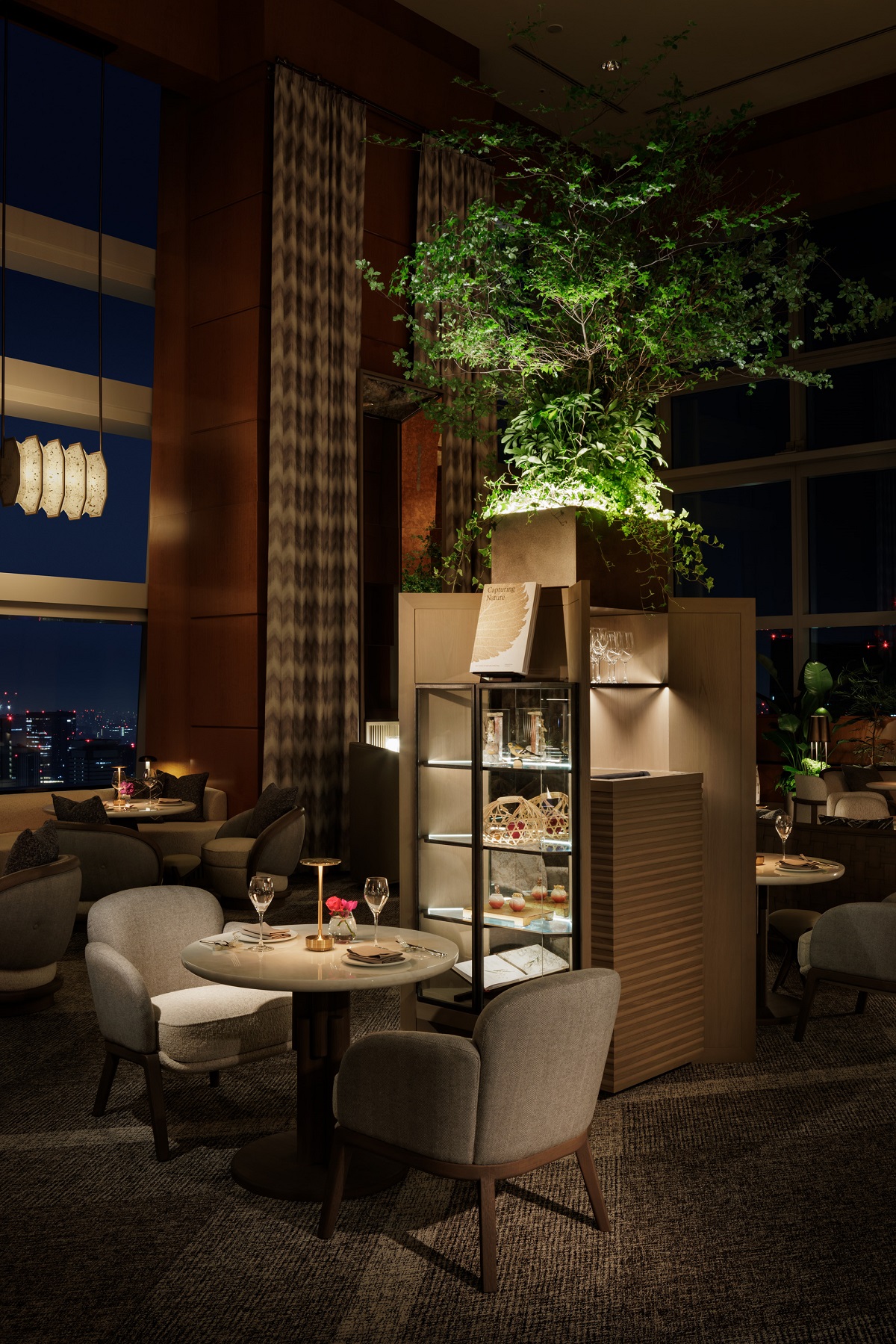 evening light in Ritz Carlton lobby lounge