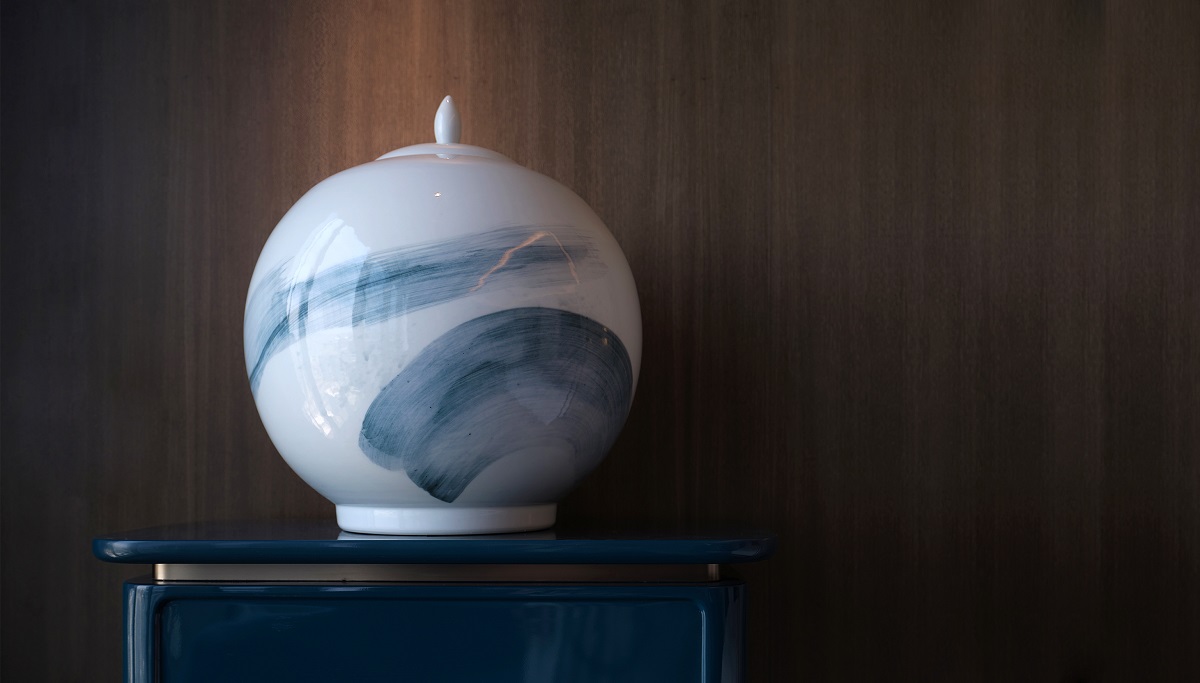 white and blue porcelain vase produced in Jingdezhen owes its quality to the local kaolin clay