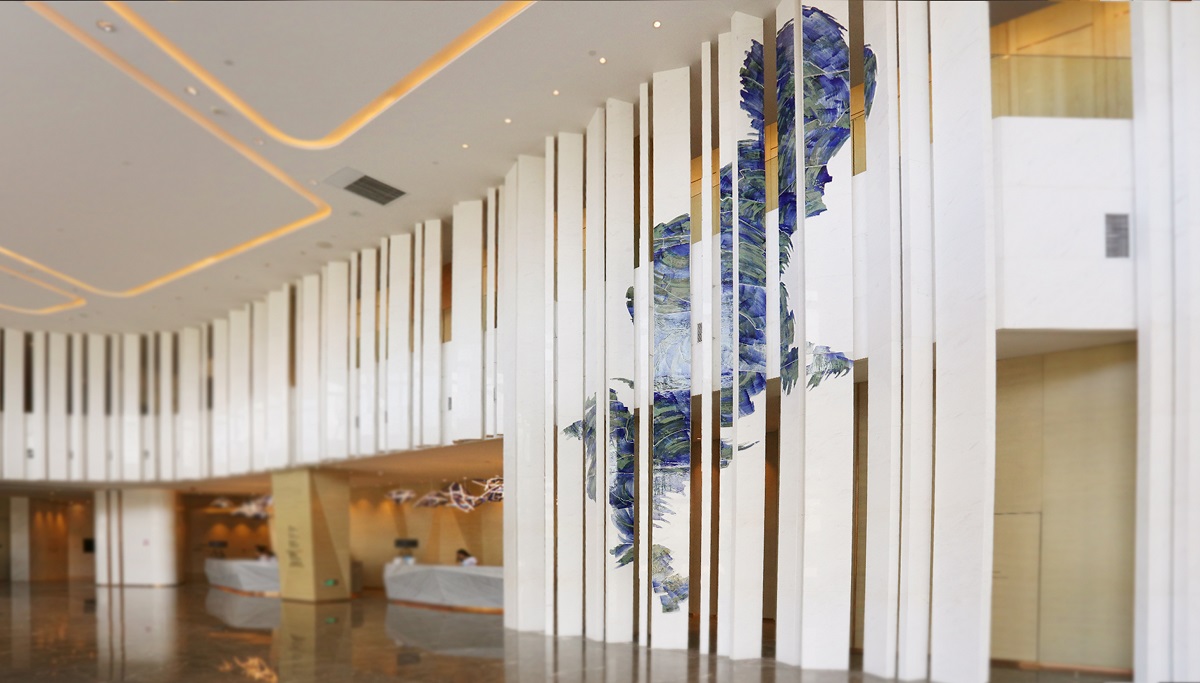 ceramic installation symbolizing the shadow of a flying dragon for Le Meridien in Xi’an