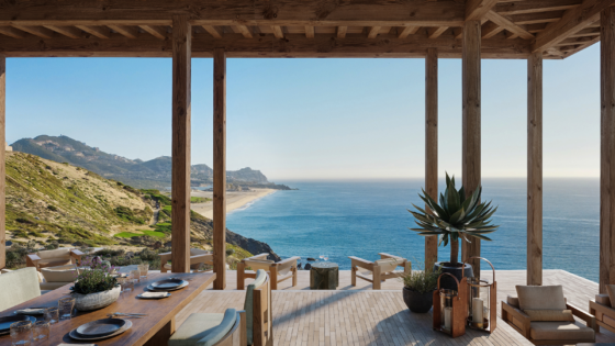 outdoor wooden deck on the edge of a cliff with sea view in Los Cabos