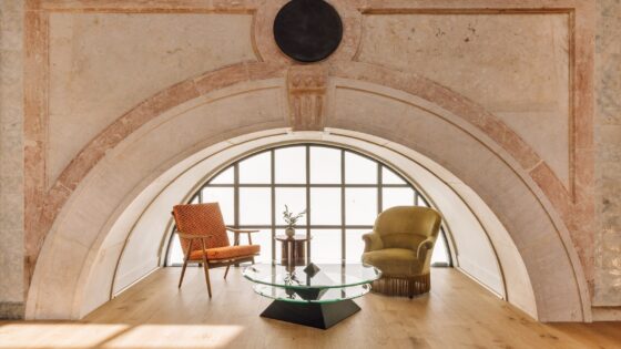 curved stone window detail with chairs and table in the bar at Locke St Joana