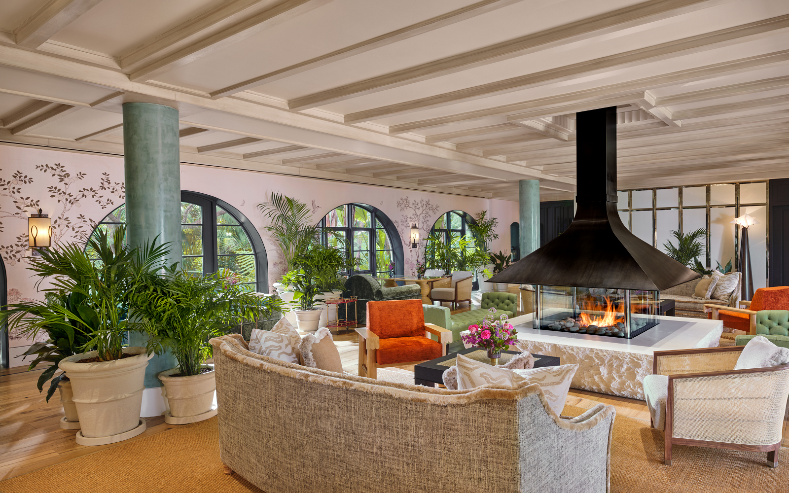 The Living Room in hotel Bel Air with couches in front of fireplace