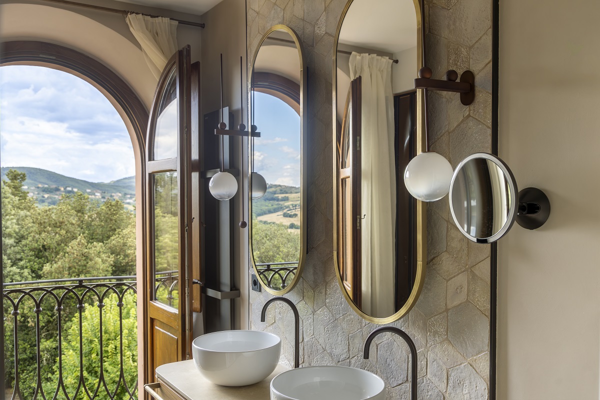 bathroom with window and balcony over gardens