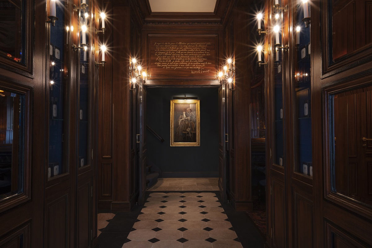 dark candlelit entrance hall and passage in Maison Proust Paris