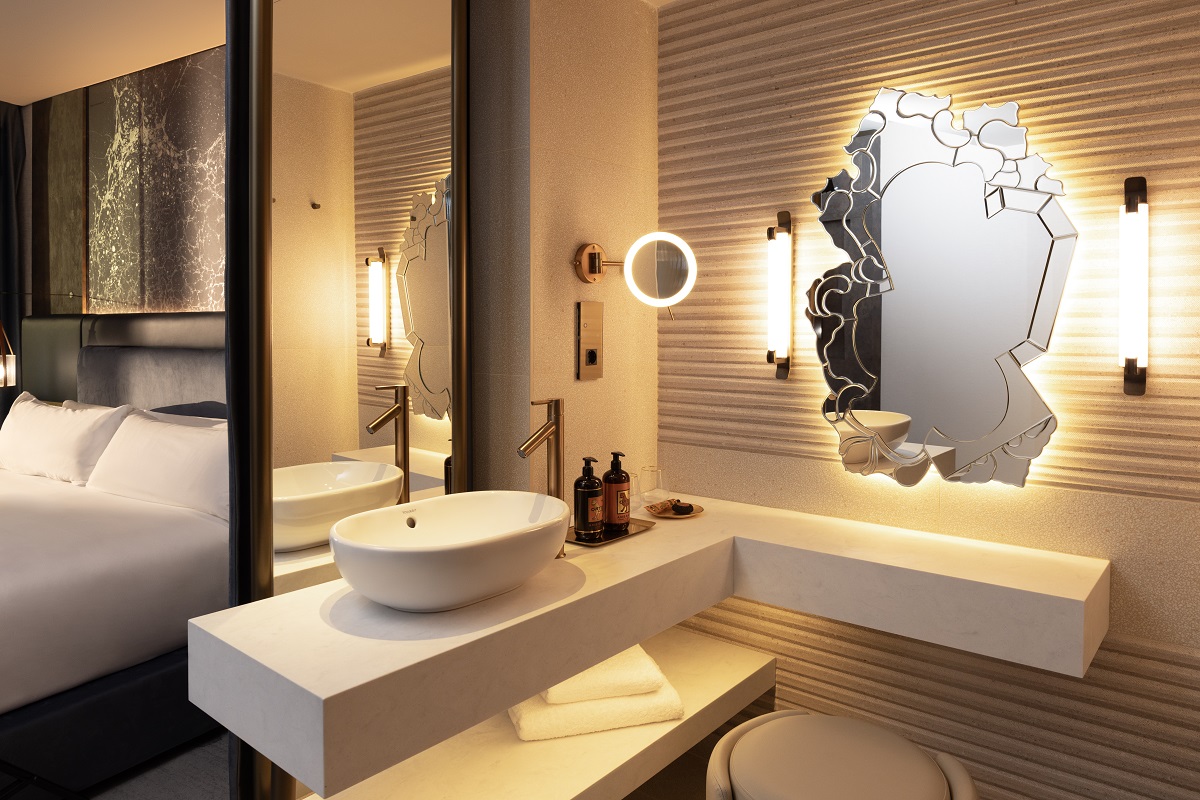 bathroom in guestroom in SLS Barcelona