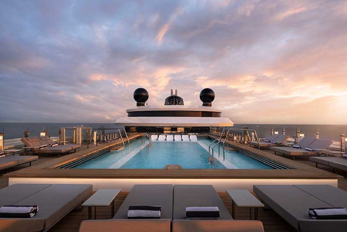 The pool deck sits on the top deck of Ilma with 360 degree views of the ocean