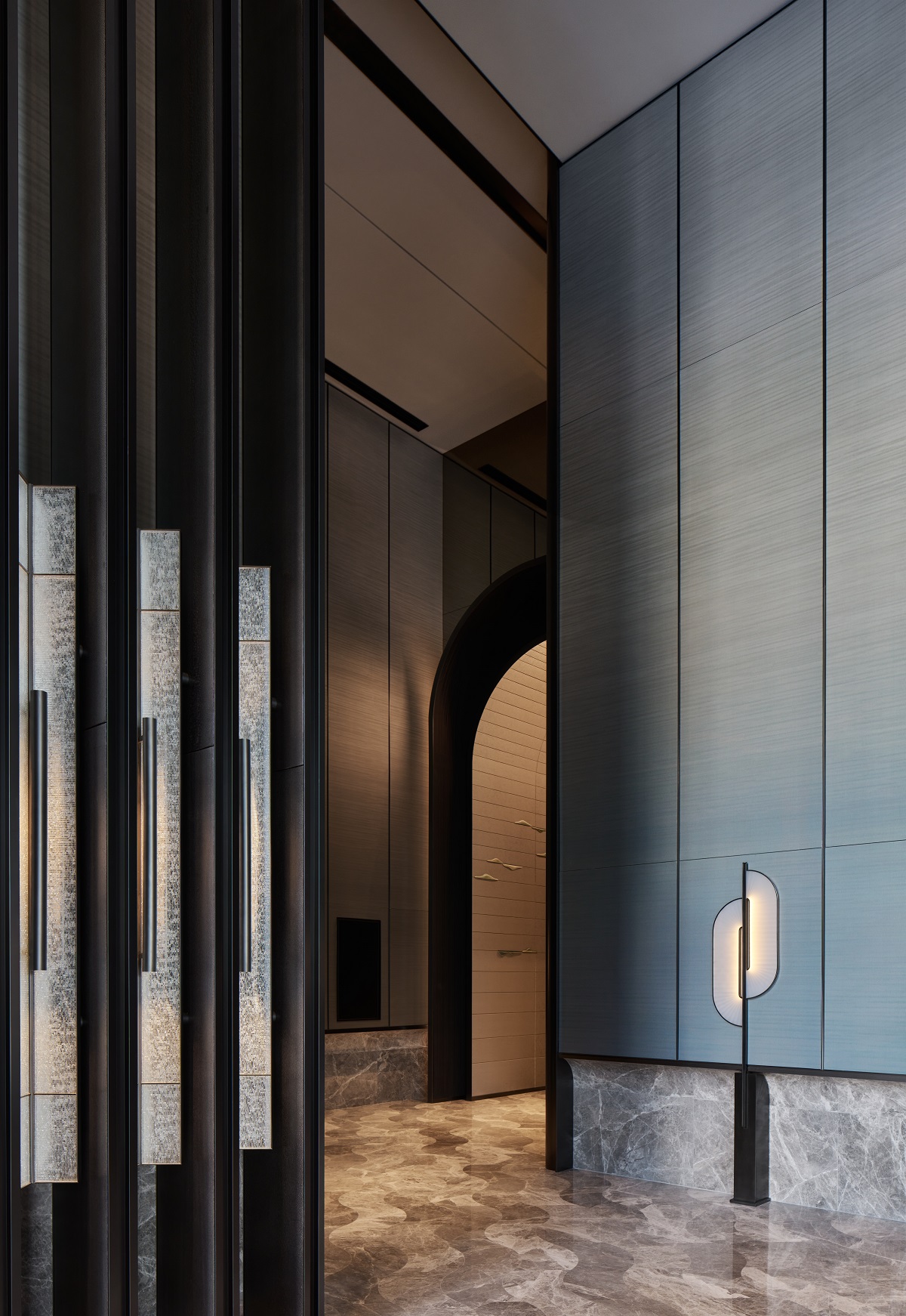 high volumes and curves in the arrival space of Four Seasons Hangzhou