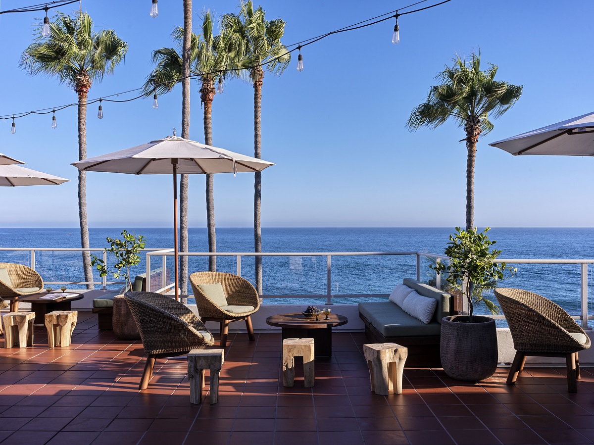 terrace, palm trees and ocean at Casa Loma