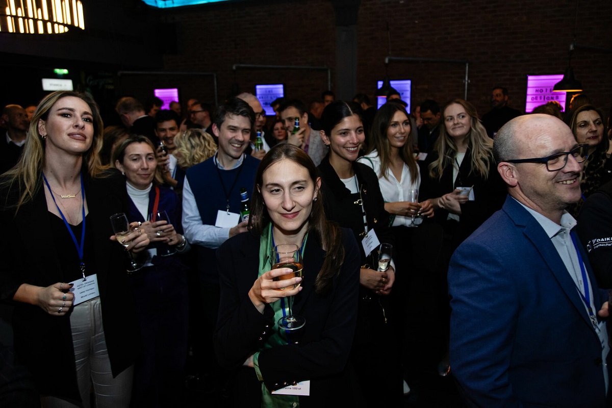 The happy crowd pictured at MEET UP London 2024 