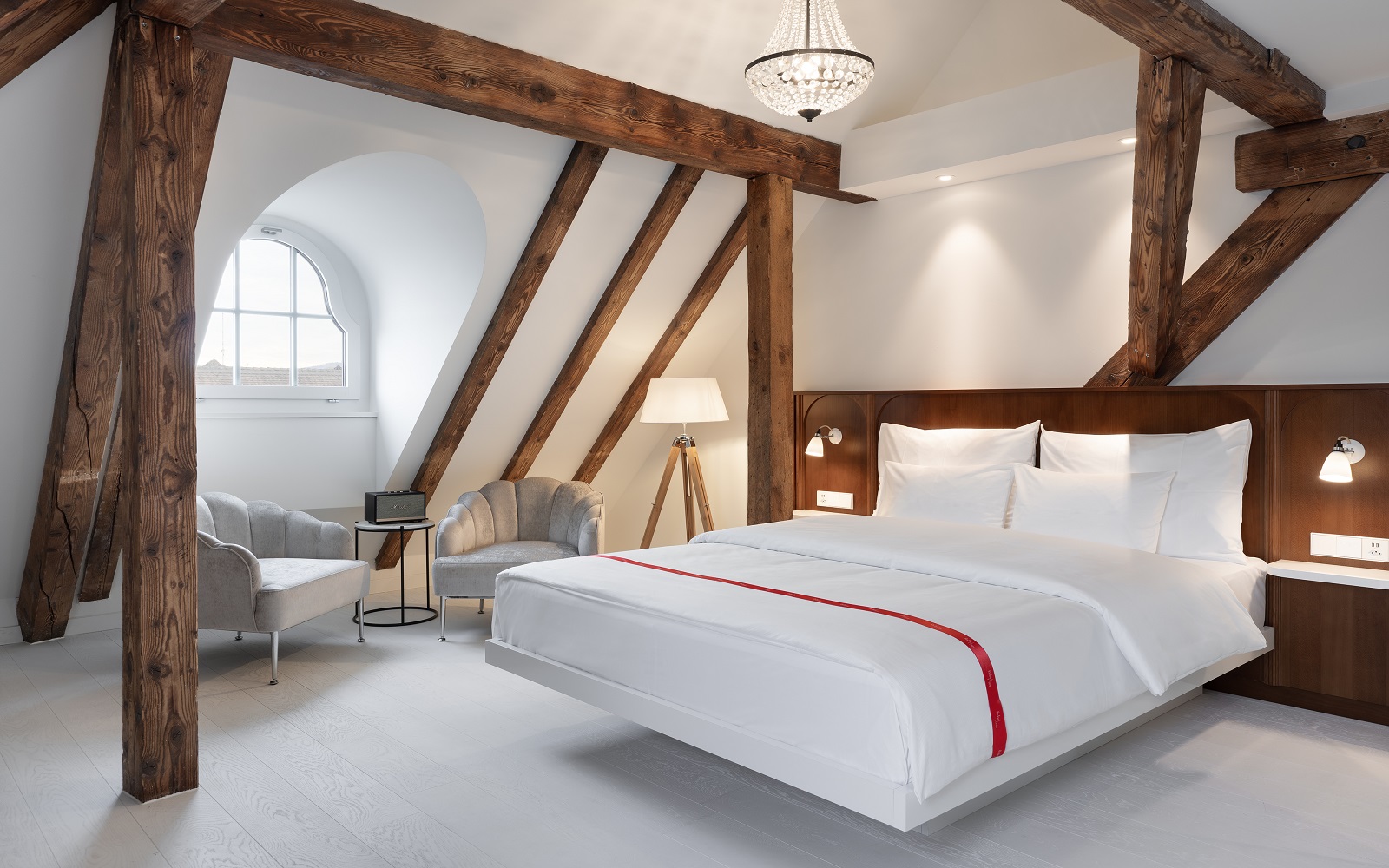 loft guestroom in Ruby Mimi Zurich with exposed wooden beams above the bed