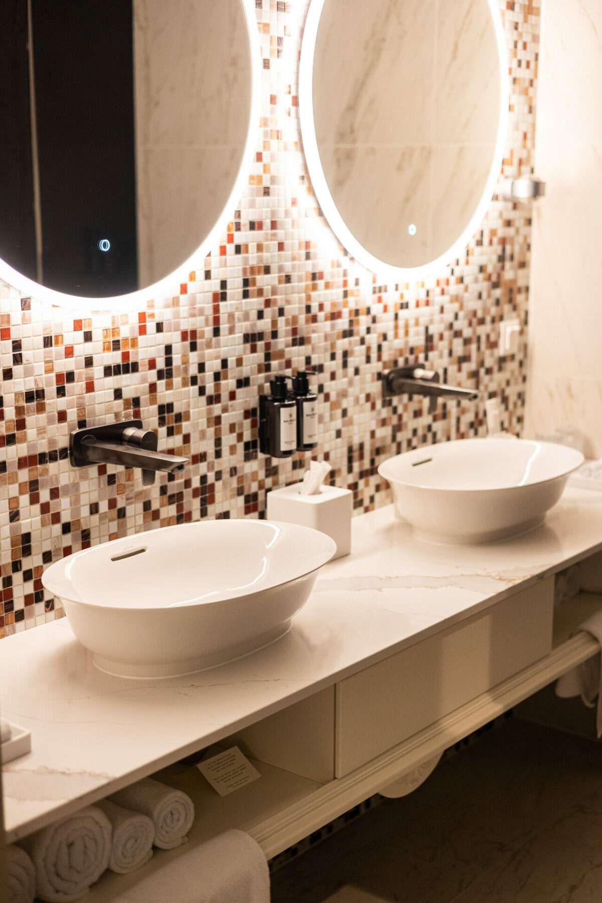 A double basin bathroom with speckled tile splashabck in the Kimpton Budapest