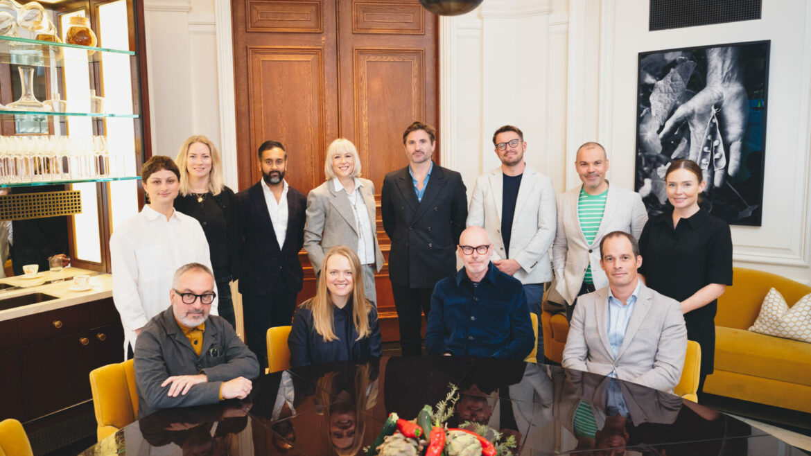 12 roundtable attendees in group photo