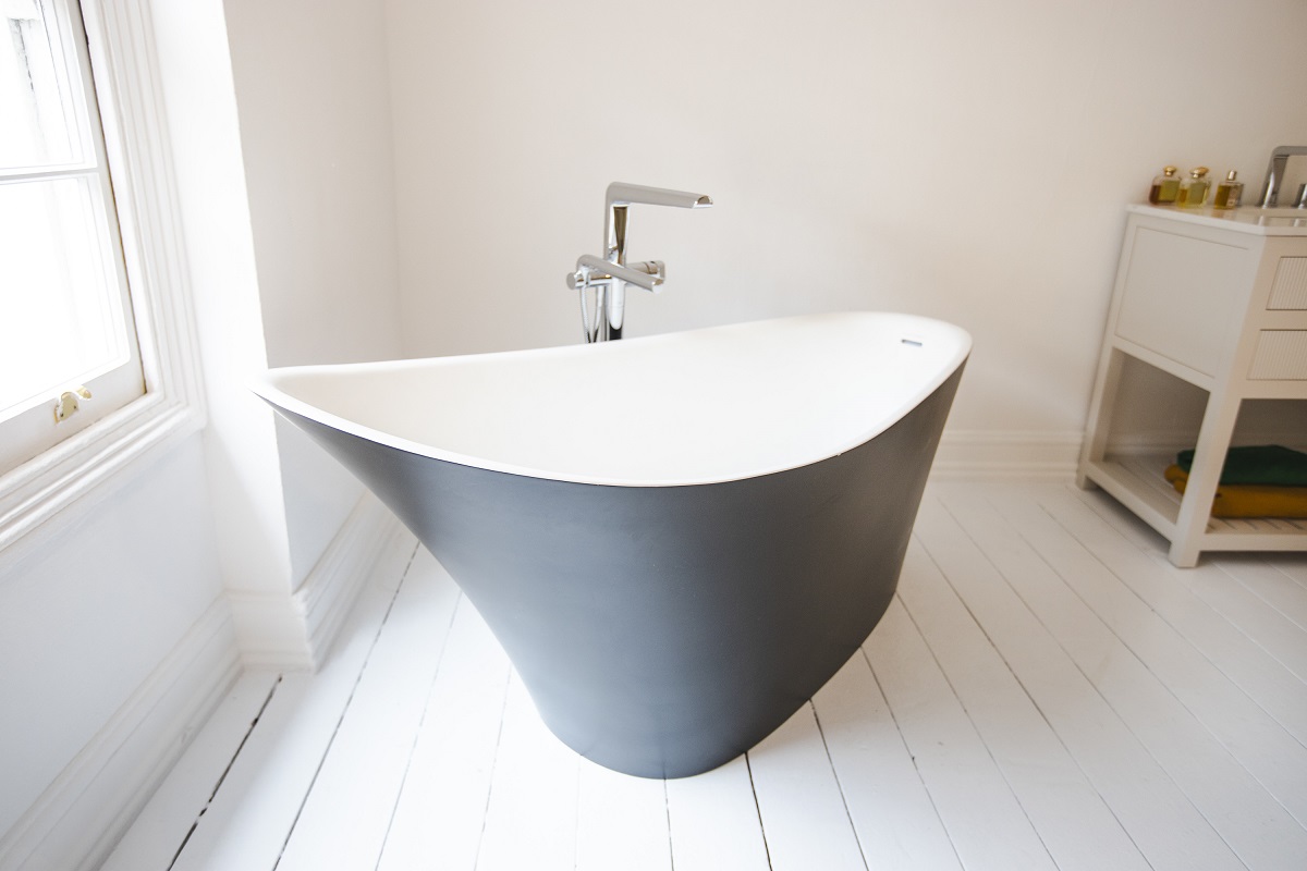 Ledro free standing slipper bath 