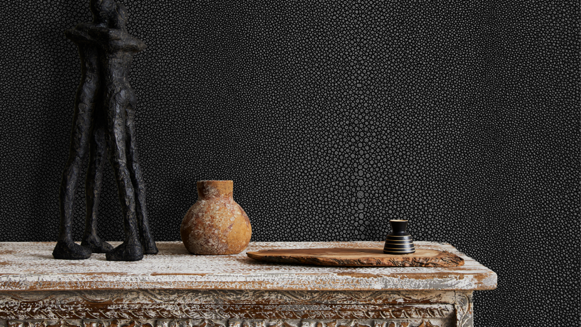 Still life on wooden shelf with Shagreen wallcovering from Newmor