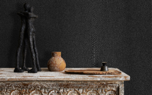 Still life on wooden shelf with Shagreen wallcovering from Newmor