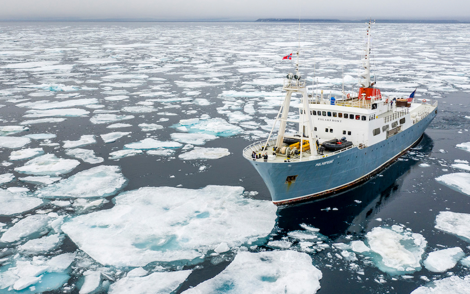 COMO boat expedition to the Arctic in sea of ice