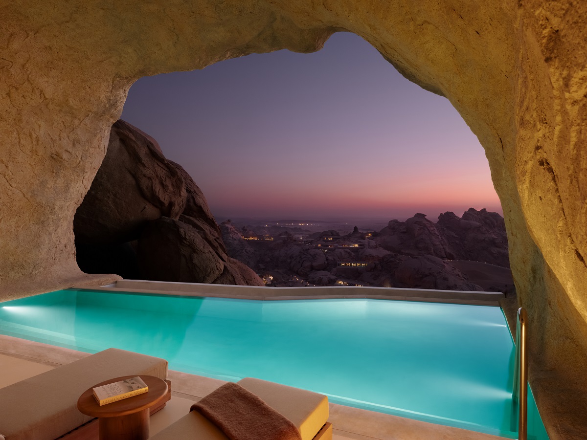 swimming pool and cave in front of guestroom in Desert Rock