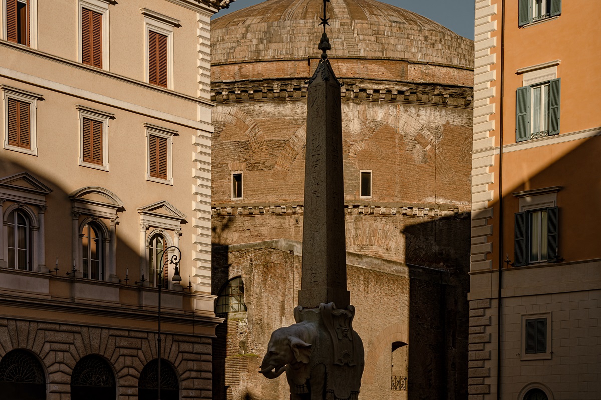 view of buildings and statues in Piazza Della Minerva