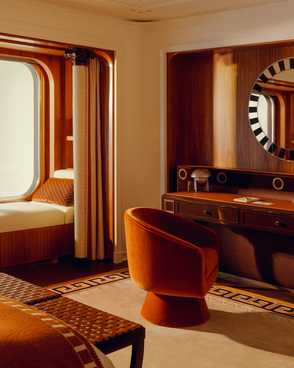 desk and daybed in cabin window on the Oriental Express Corinthian