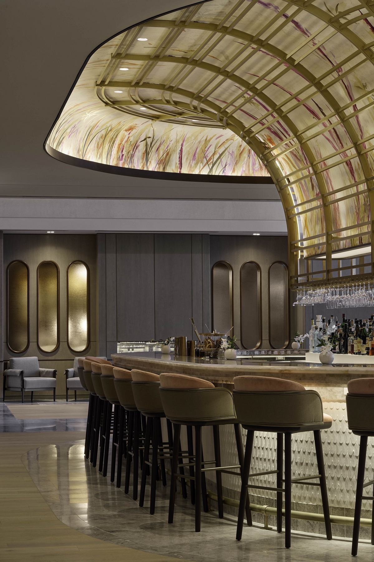 curved bar and architectural lighting in hotel design by HBA