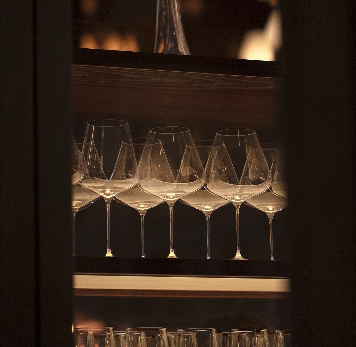 glasses and shelves backlit as a part of the restaurant lighting design