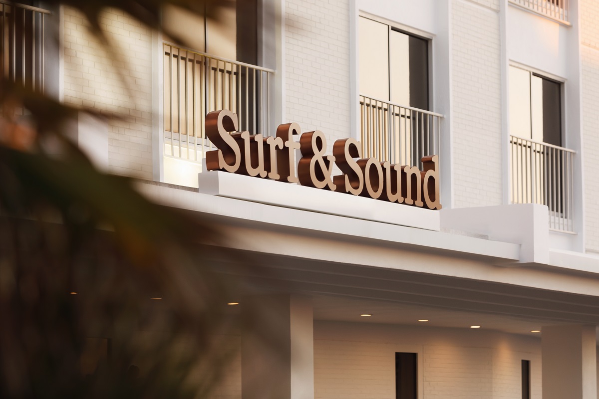 exterior entrance to Surf & sound from Trailborn