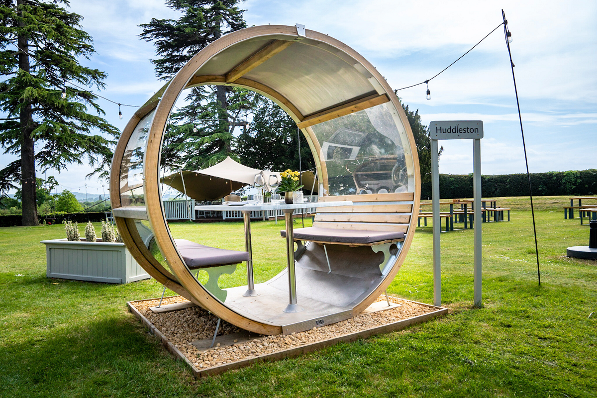 circular outdoor dining booth on the lawns at Ellenborogh PArk Hotel