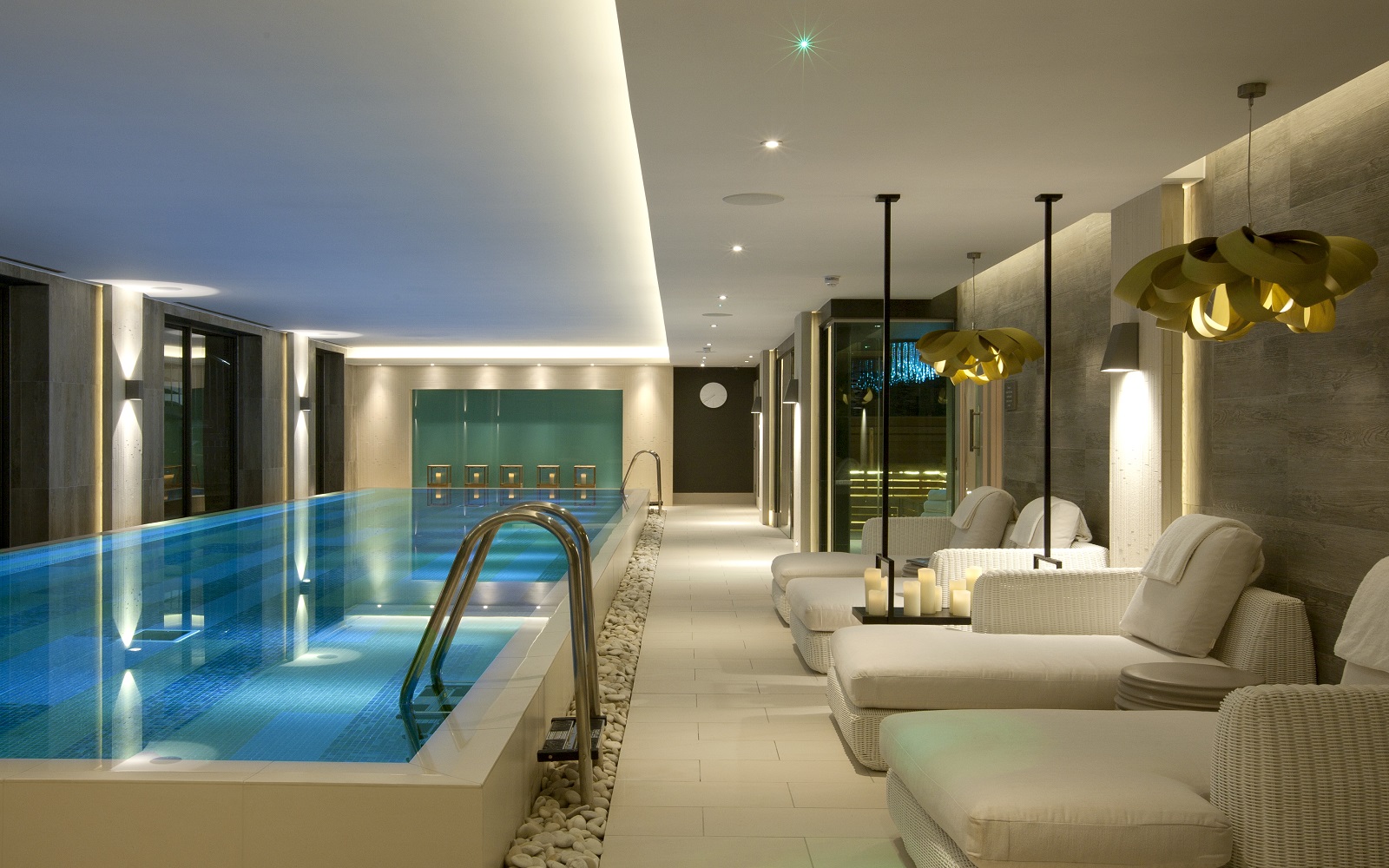 Dormy House spa with raised pool and loungers