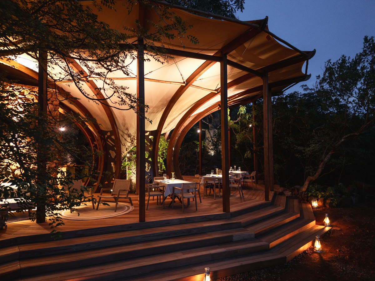 outdoor dining area under tree inspired formation