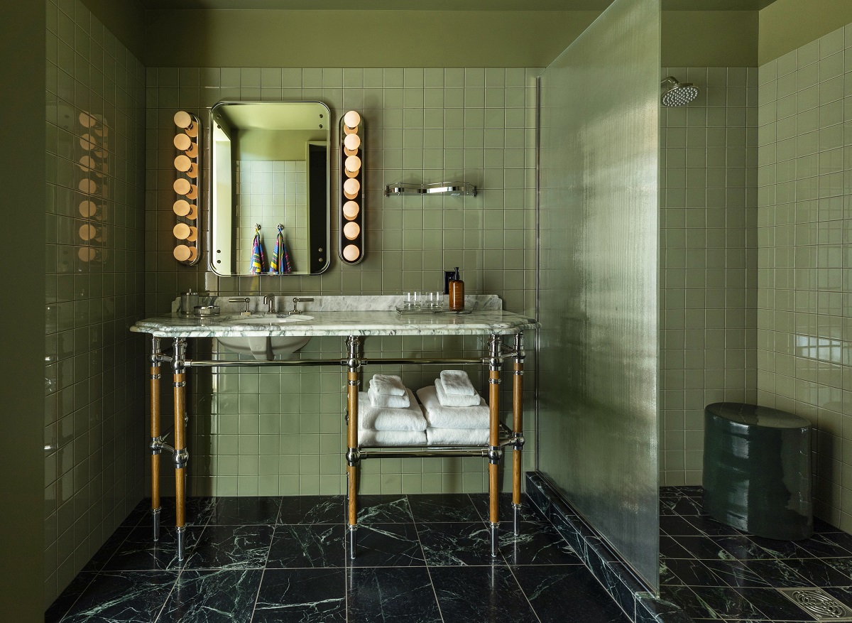 olive green and black marble bathroom in Hotel Saint Augustine