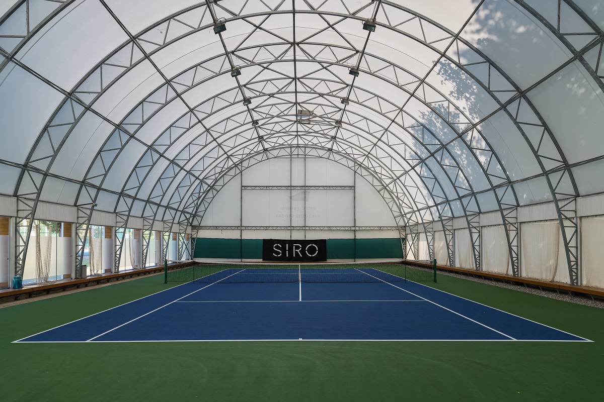 undercover tennis court and facilities at Siro Boka Place