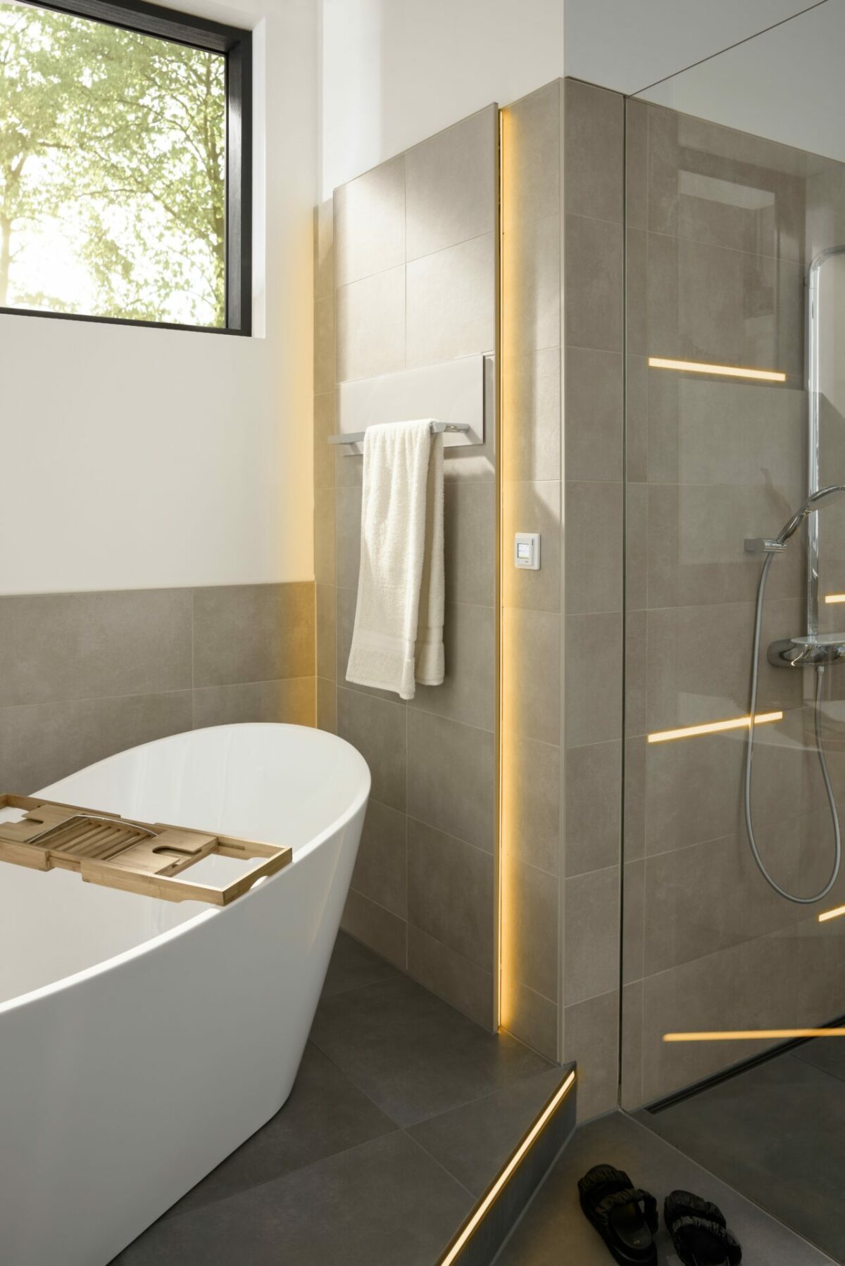 Schlüter-Systems advanced lighting solutions shown in a bathroom