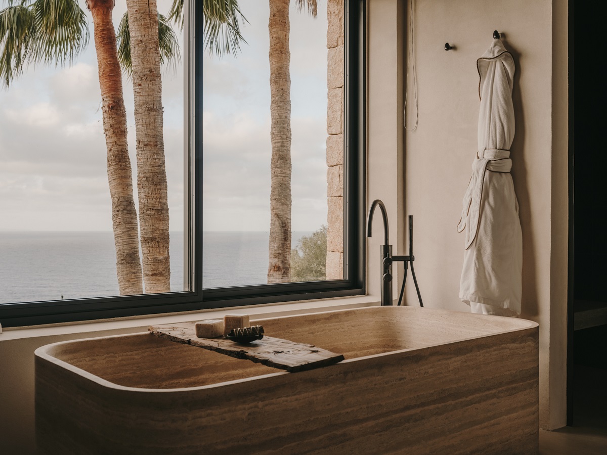 freestanding stone bath in the Highstay Master bath with sweeping ocean views