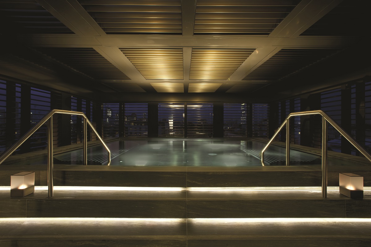 Black and gold with low architectural lighting in Armani Hotel Milano spa