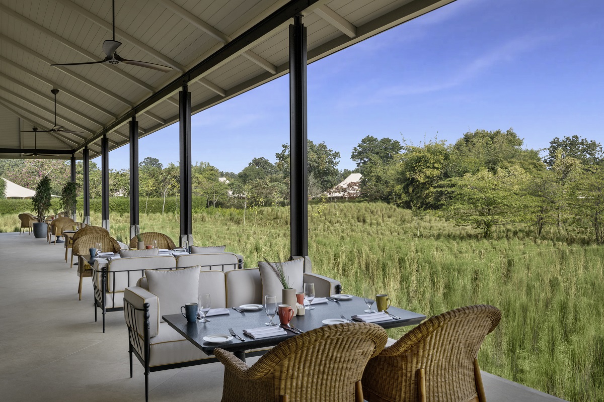 outdoor dining on the verandah at Oberoi, Vindhyavilas Wildlife Resort, Bandhavgarh