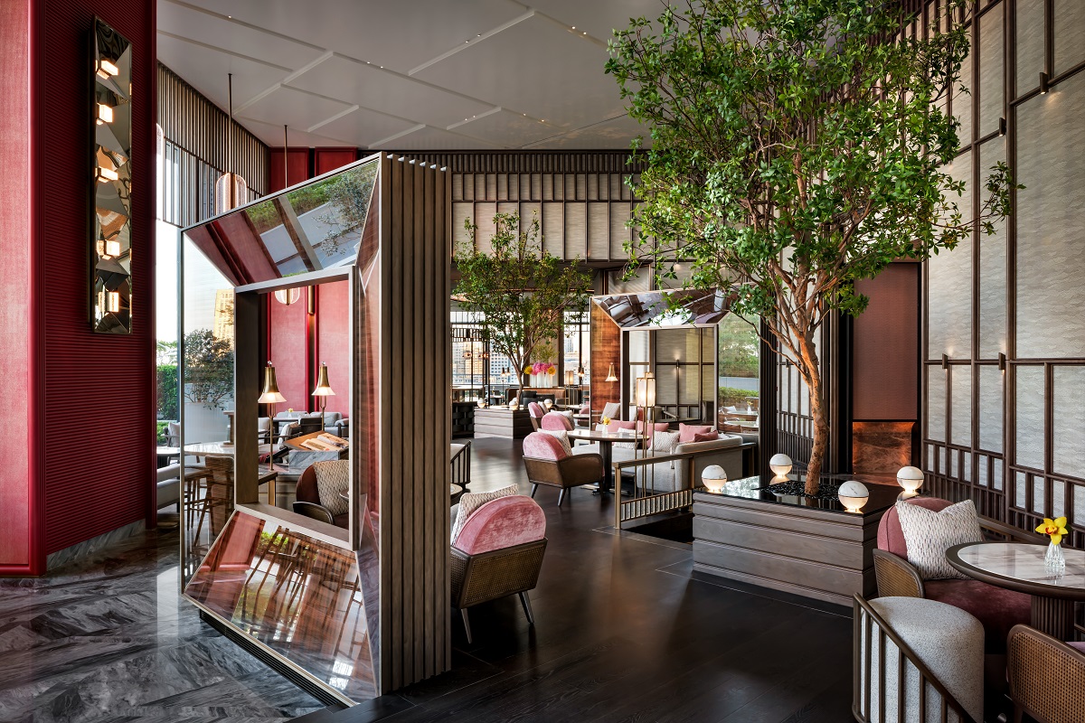 plants and reflective surfaces in the Four Seasons Hangzhou_Lobby Lounge