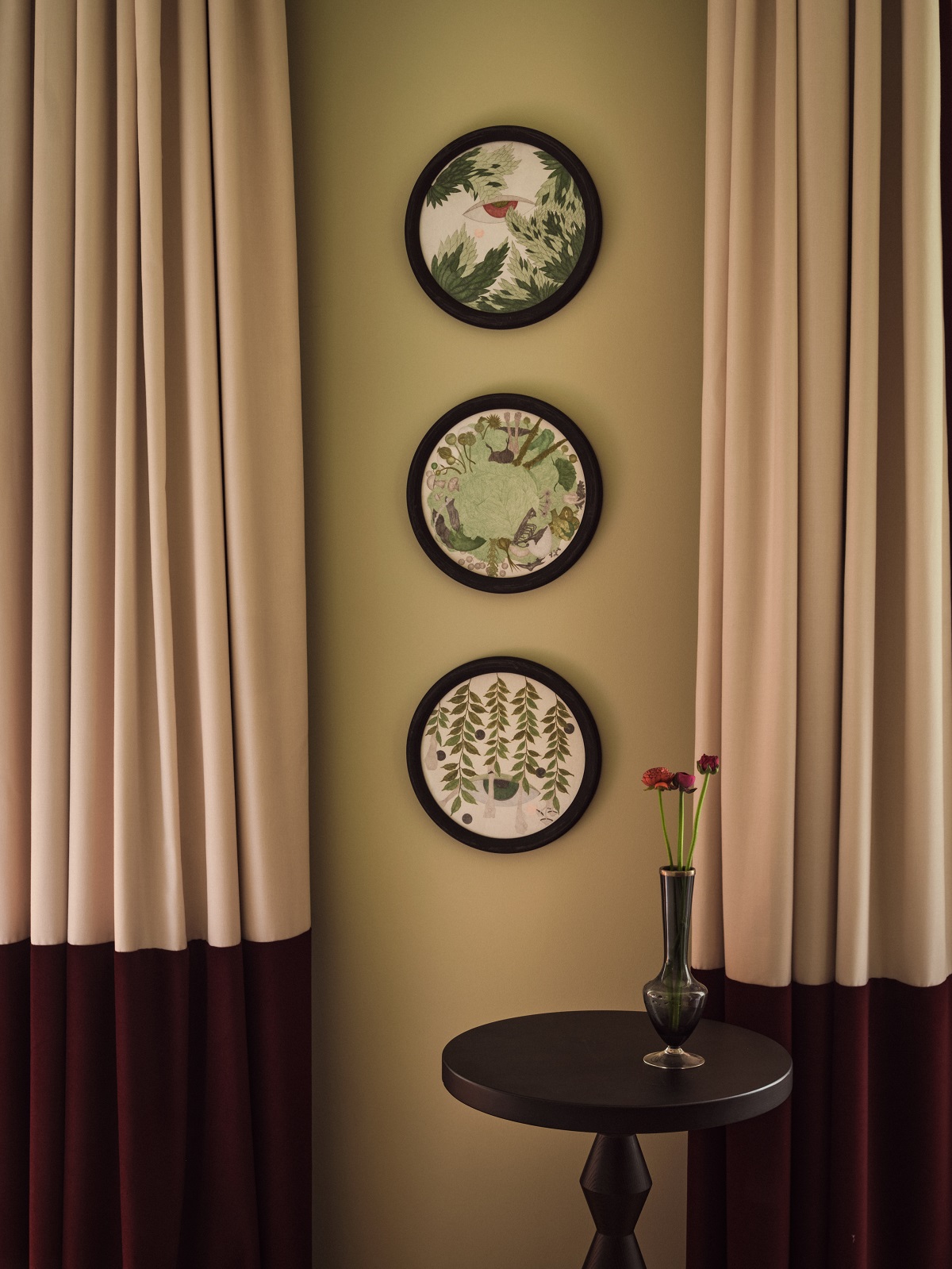 curtain and art detail in Sir Prague guestroom