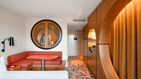 circular motif in the Standard Brussels