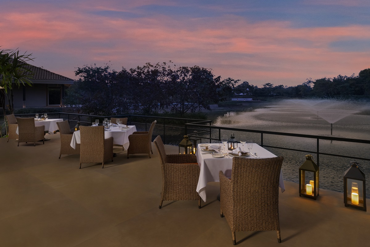 outdoor table and dining area overlooking-the-lake-The-Oberoi-Vindhyavilas-Wildlife-Resort-Bandhavgarh.