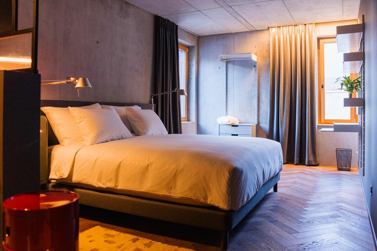 concrete and wool in the guestroom Hotel Bosari