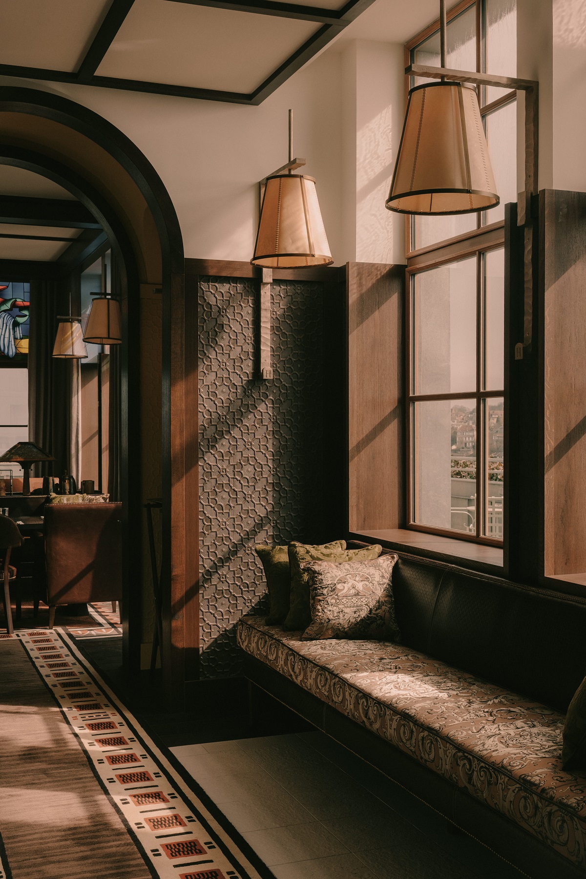 shades of brown, wood and leather in Maison Heler corridor