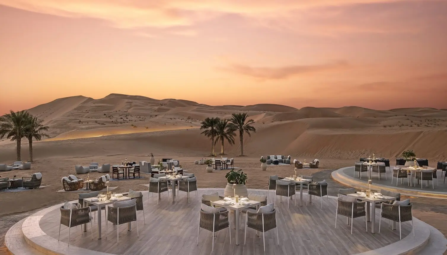 Outdoor restaurant with Sanipex outdoor furniture, in the desert