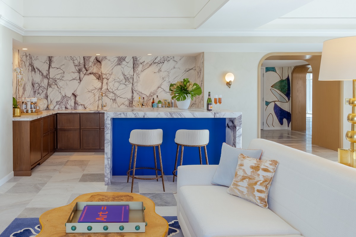 deep blue bar and marble wall in suite Regent Santa Monica Beach